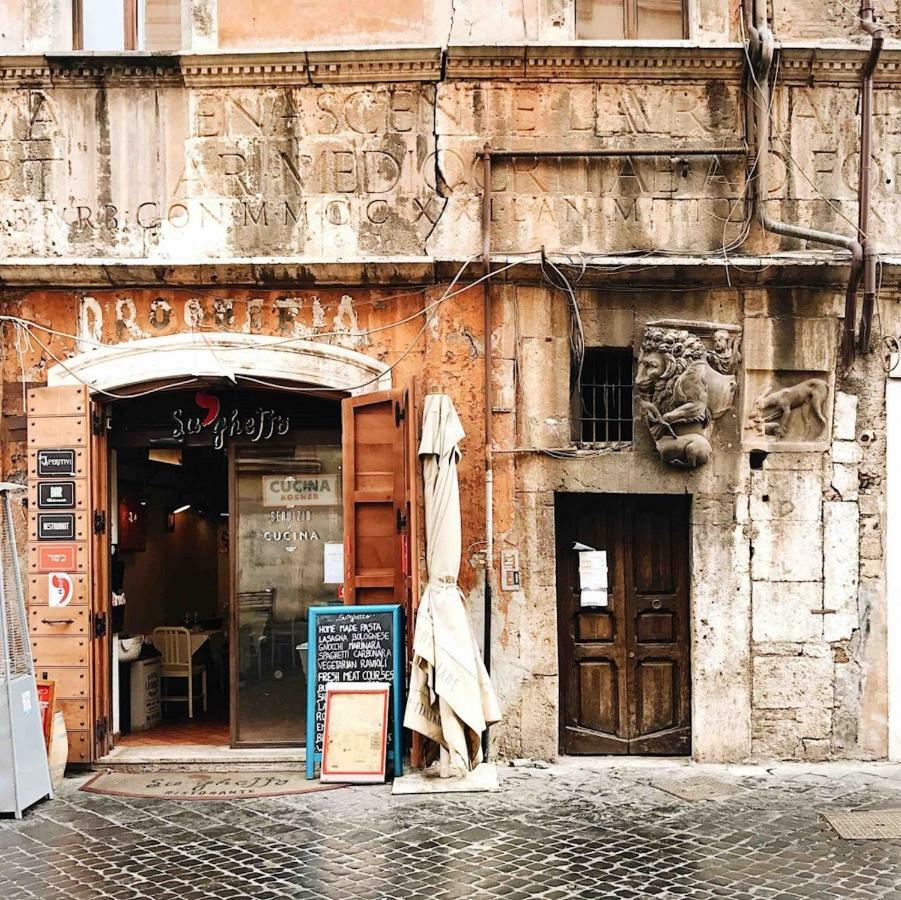 Panoramic Castle Apt Trastevere Rome Exterior photo