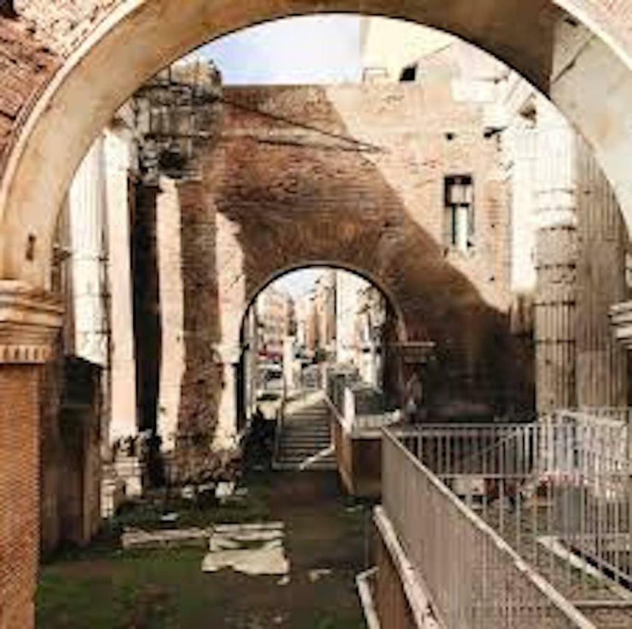 Panoramic Castle Apt Trastevere Rome Exterior photo